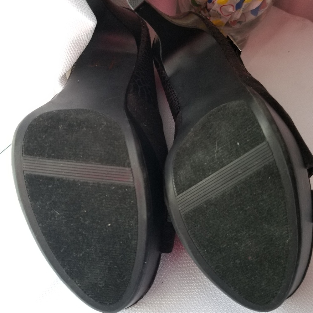 Beautiful Black Sofia Vergara Platform Heels - image 5